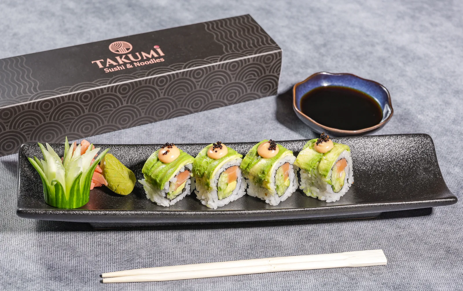 Avocado Salmon Maki - أفوكادو سالمون ماكي
