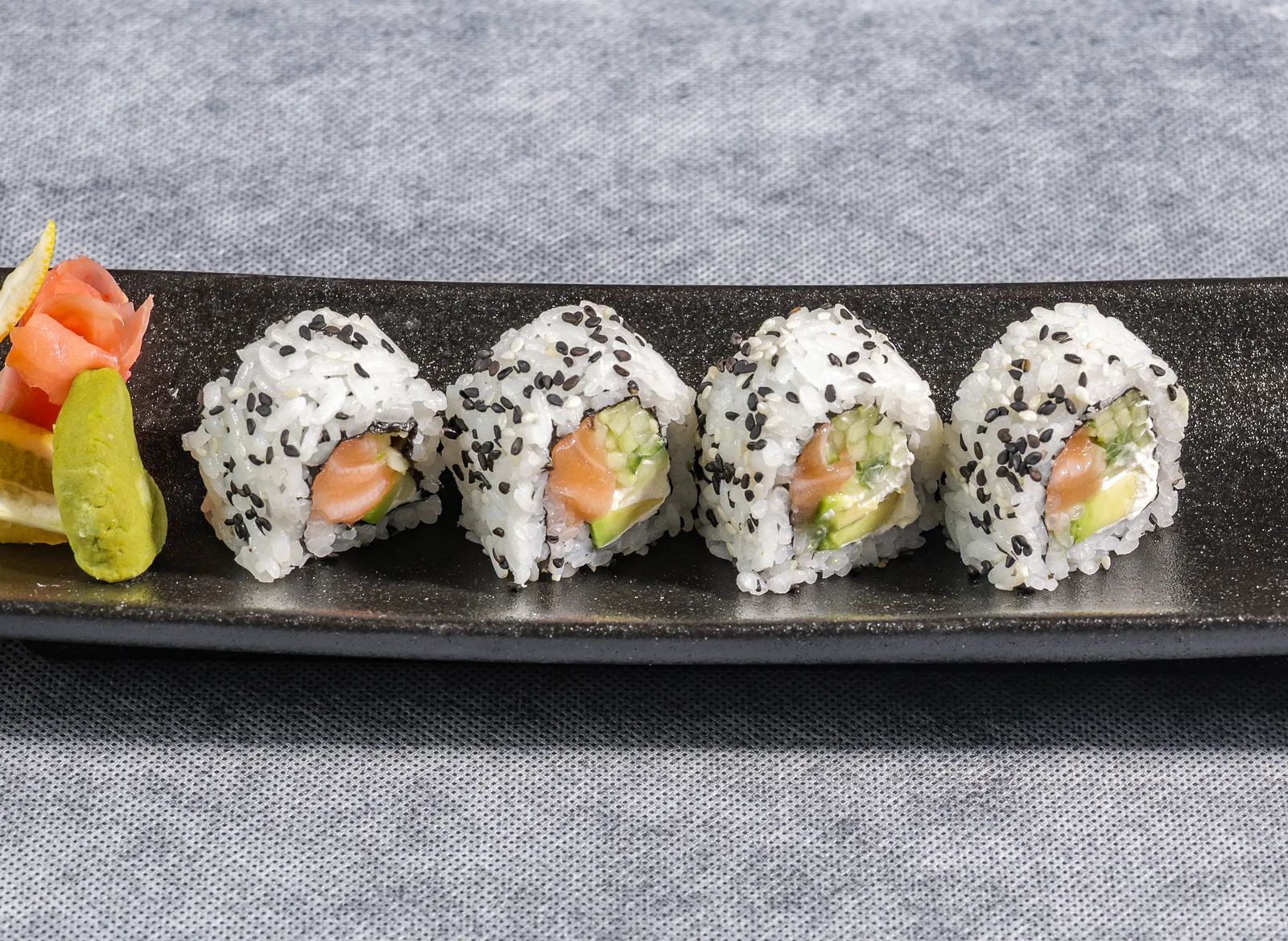 Salmon California Maki - سالمون كاليفورنيا ماكي
